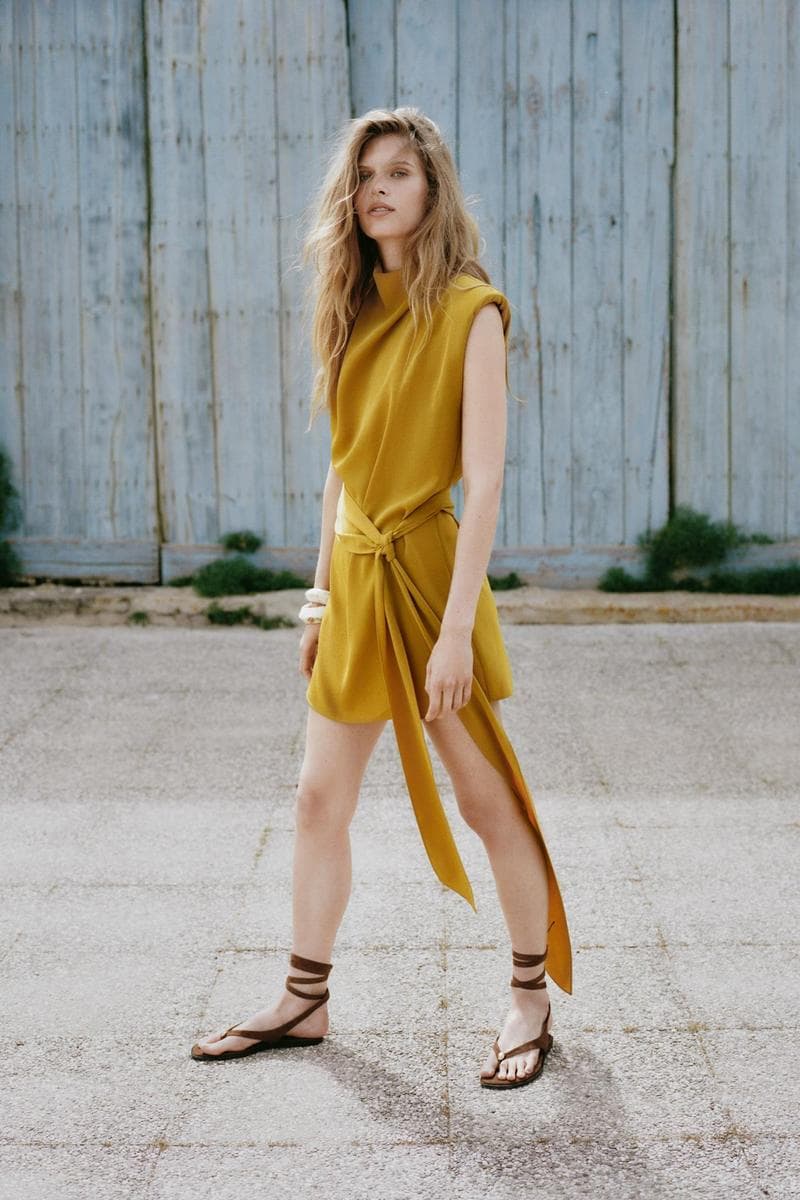 Dress Short With Bow And Shoulder Pads